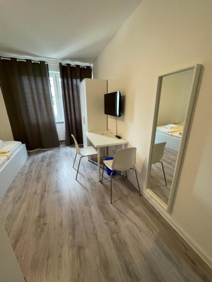 Tyros Hotel Und Gaestehaus Am Weidendamm Hannover Ngoại thất bức ảnh
